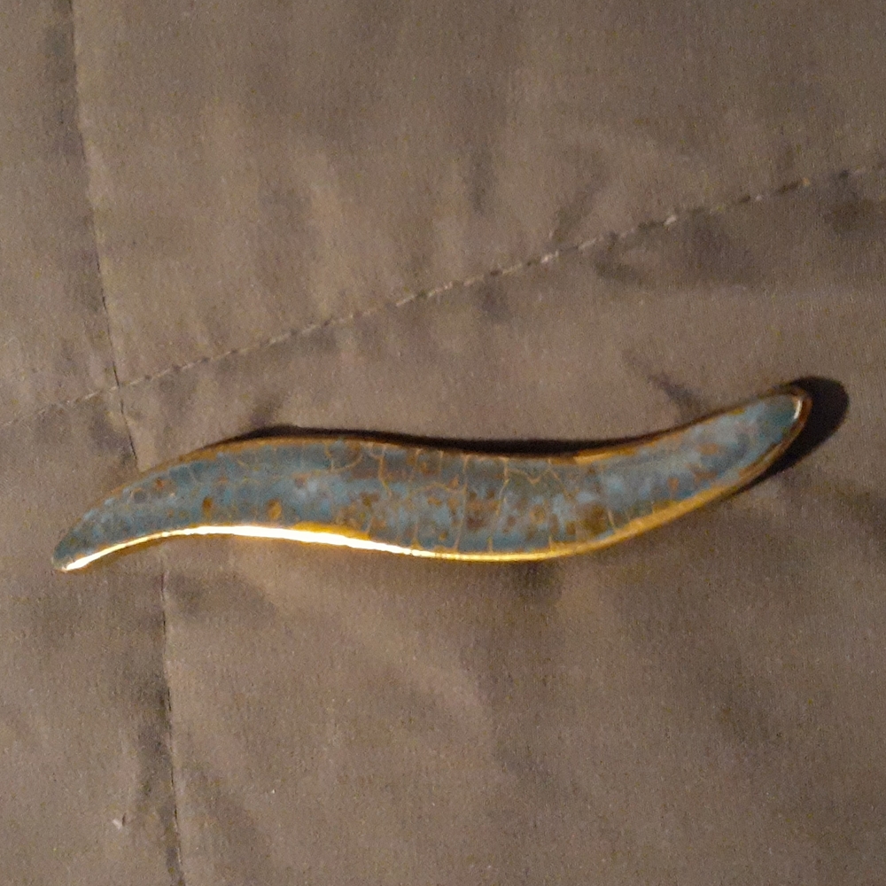 Gold & Green crack color Brooch. 4" X 1/2" (L5 253)
